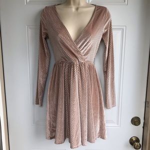 Gianni Bini Blush Long Sleeve Dress EUC